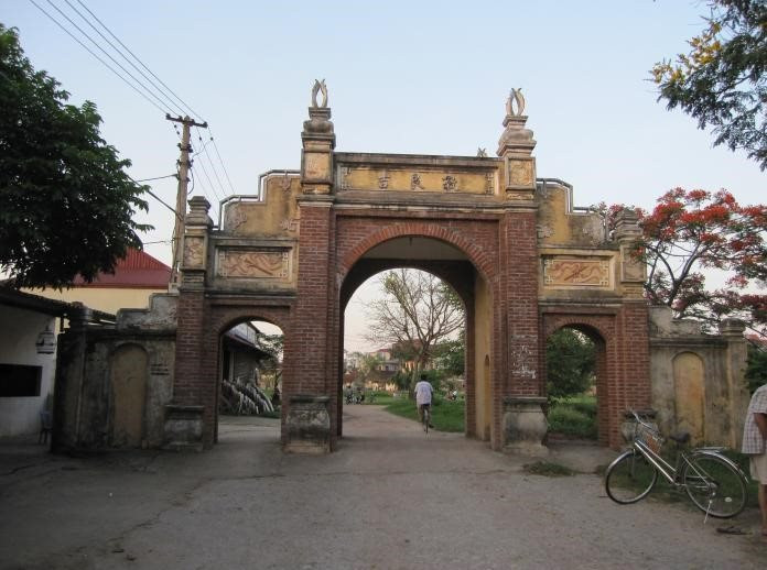 Cổng Làng Xuân Trạch