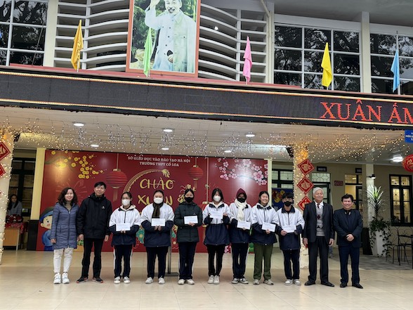 Công Ty Sáng Kiến Hưng Gia Trao Quà TẾt Cho Học Sinh Vượt Khó Học Tốt Xuân Giáp Thìn